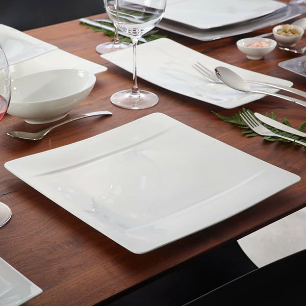 Villeroy & Boch 10-4510-2610 Modern Grace 10 1/2" X 10 1/2" White Bone Porcelain Square Plate - 6/Case 1 Villeroy & Boch 10-4510-2610 Modern Grace 10 1/2" X 10 1/2" White Bone Porcelain Square Plate - 6/Case