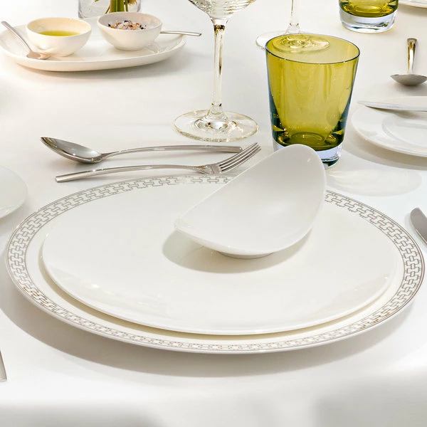 Villeroy & Boch 16-3272-3596 Stella Hotel 6 3/8" X 4 3/8" White Bone Porcelain Amuse-Gueule Bowl - 6/Case 3 Villeroy & Boch 16-3272-3596 Stella Hotel 6 3/8" X 4 3/8" White Bone Porcelain Amuse-Gueule Bowl - 6/Case - Image 3