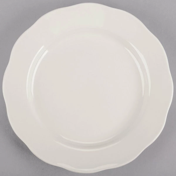Acopa 9" Ivory (American White) Scalloped Edge Stoneware Plate - 24/Case 2 Acopa 9" Ivory (American White) Scalloped Edge Stoneware Plate - 24/Case - Image 2