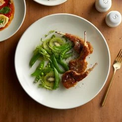 Acopa 12" Round Ivory (American White) Coupe Stoneware Plate - 12/Case