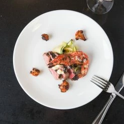 Chef & Sommelier FN510 Infinity 10 5/8" White Coupe Bone China Plate By Arc Cardinal - 12/Case -Rak Porcelain shop 626110